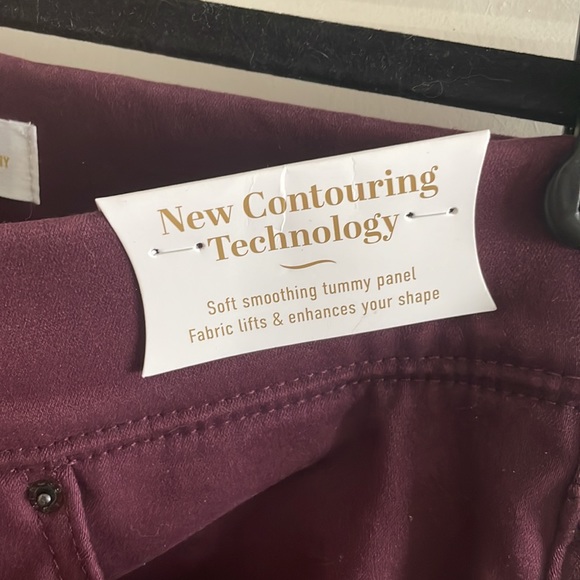 NWT Women's Signature Levi Strauss Jeans Burgundy Totally Shaping 10L 30W x 32L - Picture 10 of 11